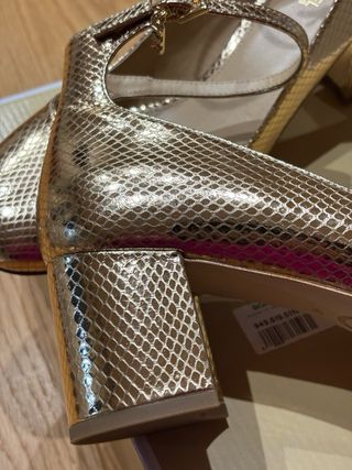 Zapatos Michael Kors Dorados Talla 38.5