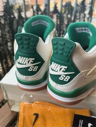 Jordan 4 SB Verde Pino Talla 42