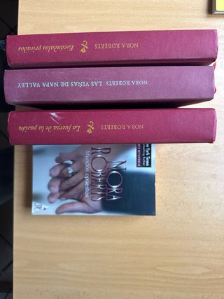 Trilogía de Nora Roberts en tapa dura + libroextra