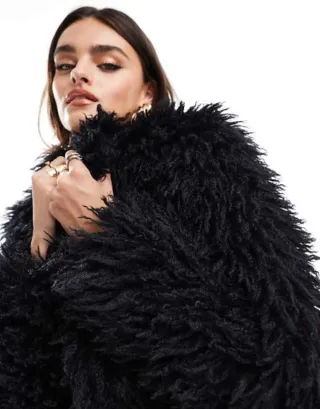 Chaqueta pelo sintético negro