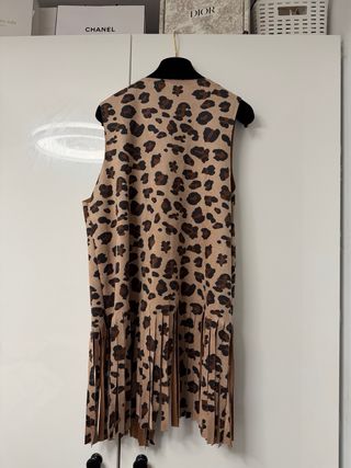 Chaleco estampado leopardo con flecos