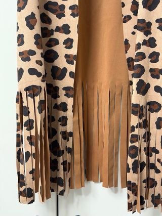 Chaleco estampado leopardo con flecos