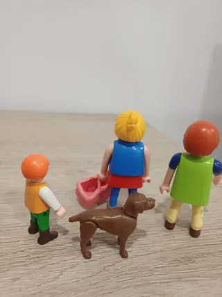 Playmobil Familia con Perro y Cesta