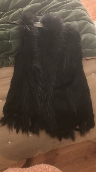 Chalecos variados de piel de zorro y conejo