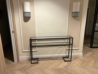 Consola de hierro negra con cristal