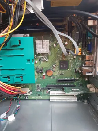 Torre Fujitsu sobremesa