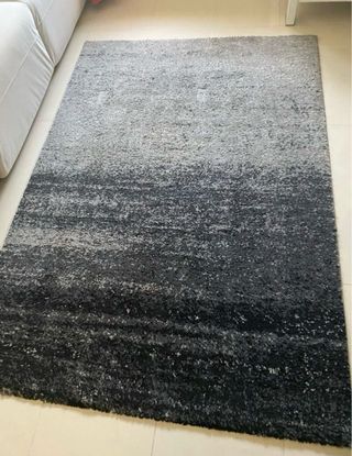 Alfombra degradado gris y negro