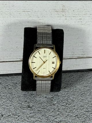Reloj Timex Quartz Clásico Dorado