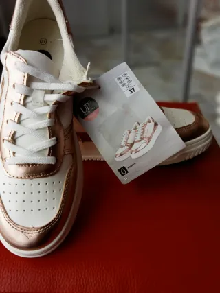 Zapatillas Mujer Oro y Blanco Talla 37