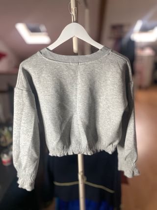 Sudadera Bershka gris con logo