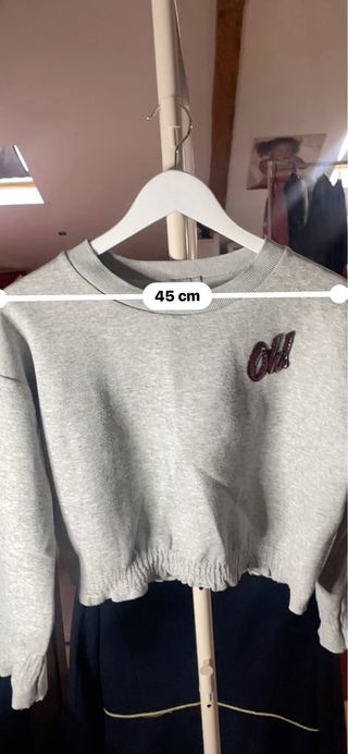 Sudadera Bershka gris con logo