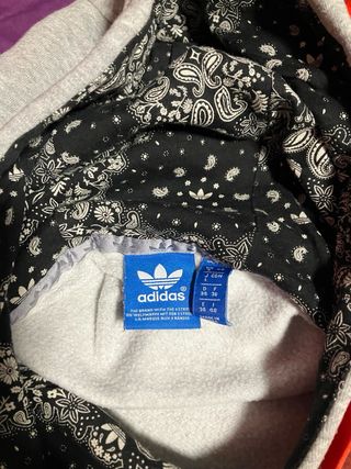 Sudadera Adidas Gris con Cordones Rojos