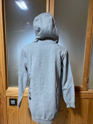 Sudadera Adidas Gris con Cordones Rojos