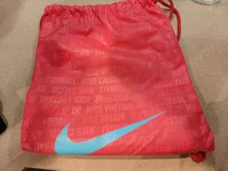 Botas de fútbol Nike Mercurial Rojas y Turquesa