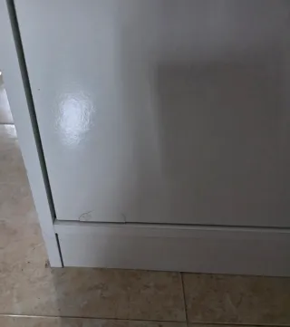 Armario corredero gris y blanco