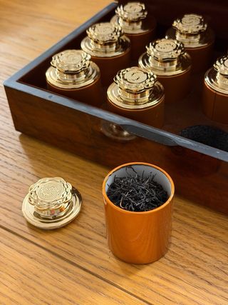 Scatola con 12 Tè Nero Cinese. Nuovo