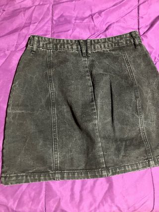 Falda vaquera negra con botones