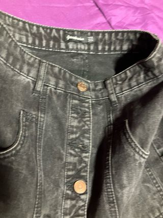 Falda vaquera negra con botones