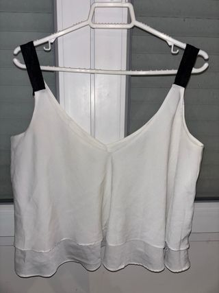 Blusa blanca tirantes negros