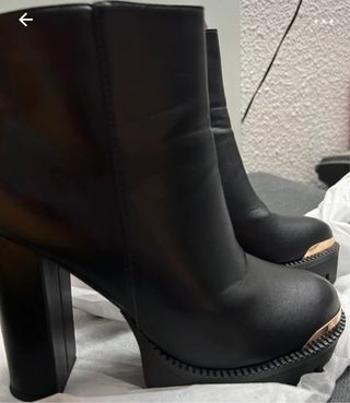 Botines negros nuevos