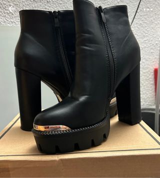 Botines negros nuevos