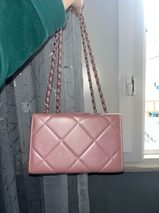Borsa rosa trapuntata con catena