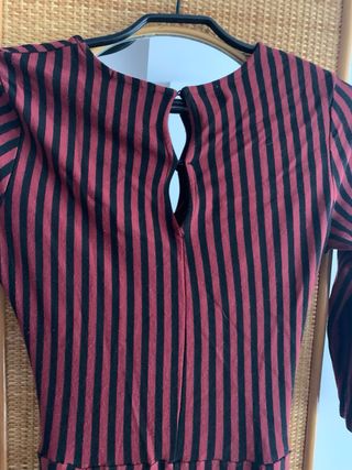 Mono Bershka rayas rojo y negro