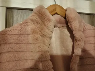 Abrigo corto pelo rosa