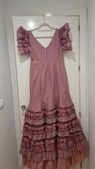 Traje de flamenca morado con lunares