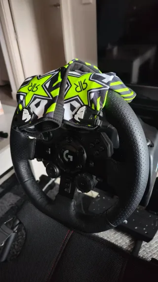 Volante Logitech G923 Trueforce PC/PS4/PS5