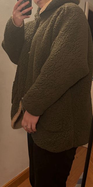 Abrigo borrego sintético verde y beige