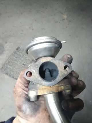 Válvula EGR Audi A6 C4 100 2.5 TDI