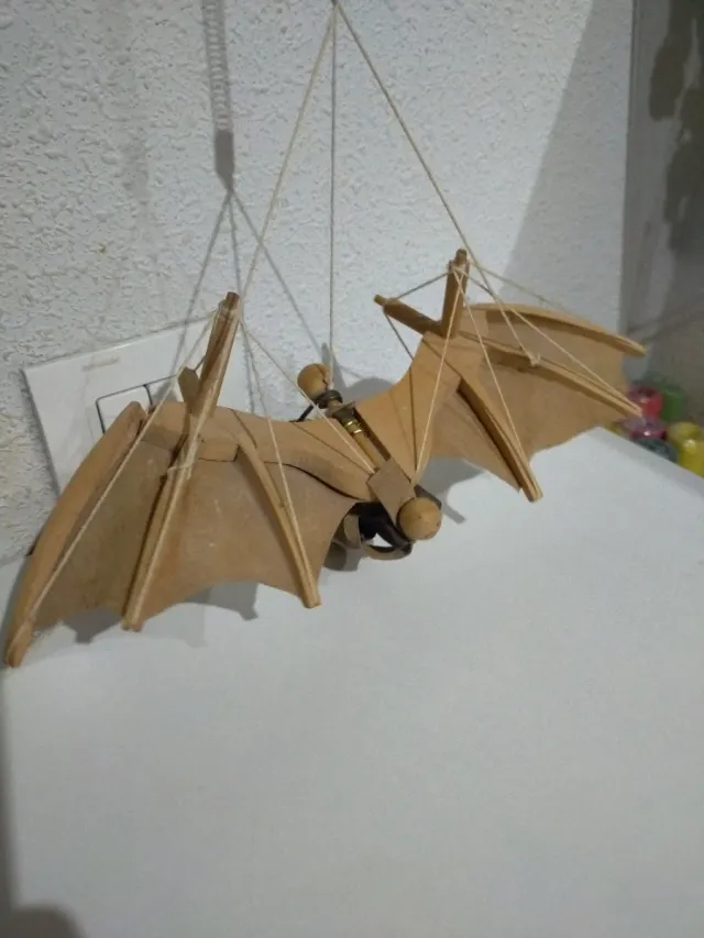 Móvil vintage de Wupper Airlines, hombre pájaro