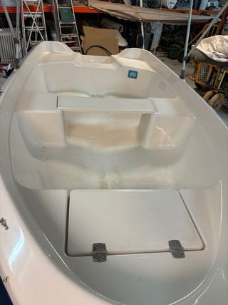 Barco marca  3,60.  motor Yamaha 13,5 CV.