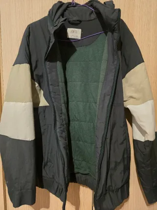 Chaqueta de frío con bloques de color