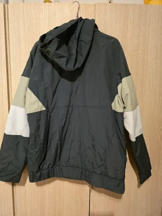 Chaqueta de frío con bloques de color