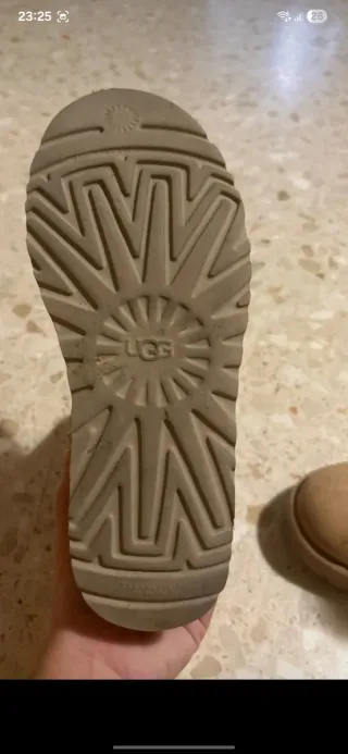 Botas UGG Beige con Hebillas