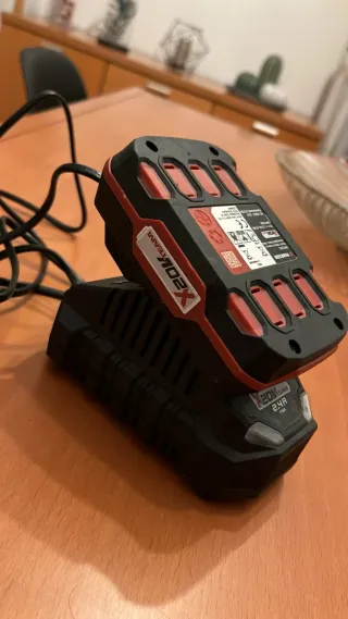 Motosierra Parkside con cargador y batería