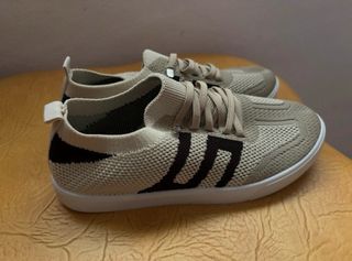 Tenis Beige y Negro
