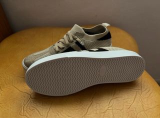 Tenis Beige y Negro