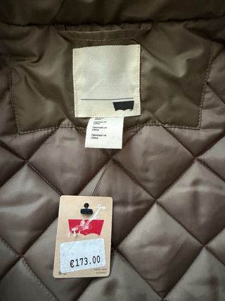 Abrigo Levi's verde militar sin estrenar