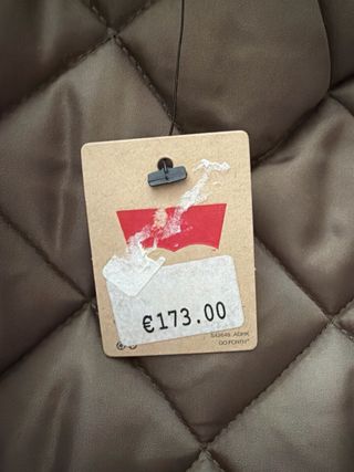 Abrigo Levi's verde militar sin estrenar