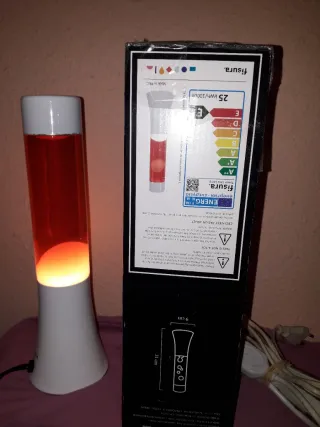 Lámpara de lava roja y blanca