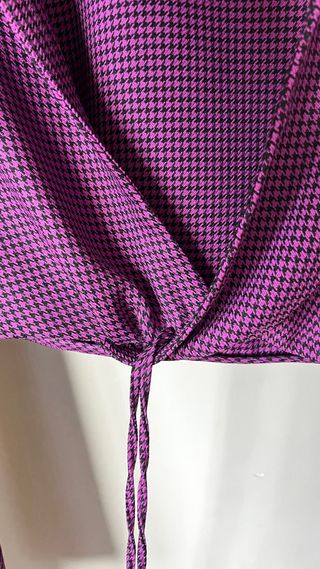 Americana corta cuadros morada y negra Zara