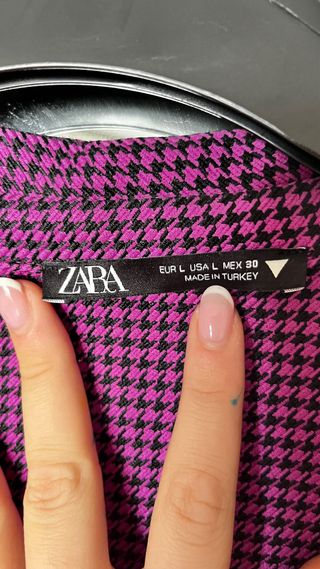 Americana corta cuadros morada y negra Zara