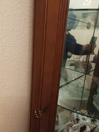 Vitrina Esquinera Madera y Cristal