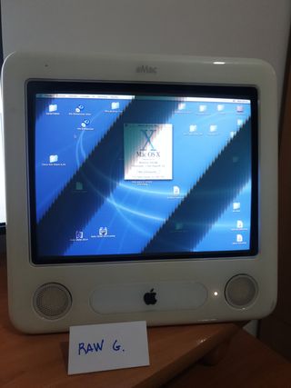 MacBook Blanco 2009 + eMac G4 1GHz 2003