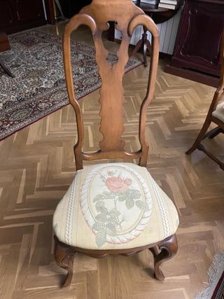 Sillas de madera y tela