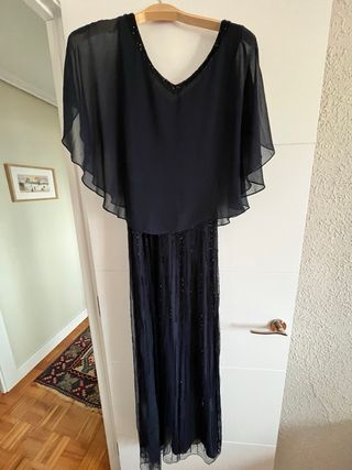 Vestido de fiesta azul con detalles