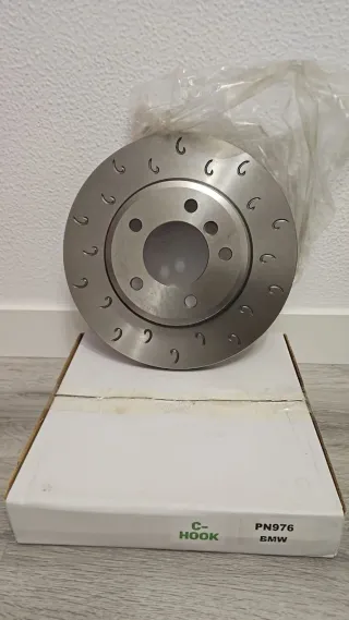 Discos C-Hook 300mm y pastillas sdt rt66 bmw e46